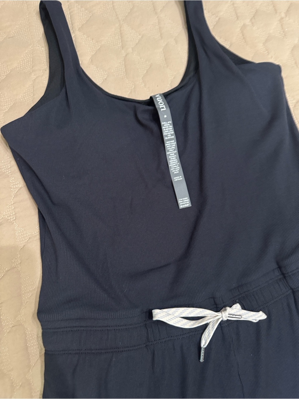 Vuori Pose Scoop Jumpsuit Black Medium NWT - Picture 9 of 11